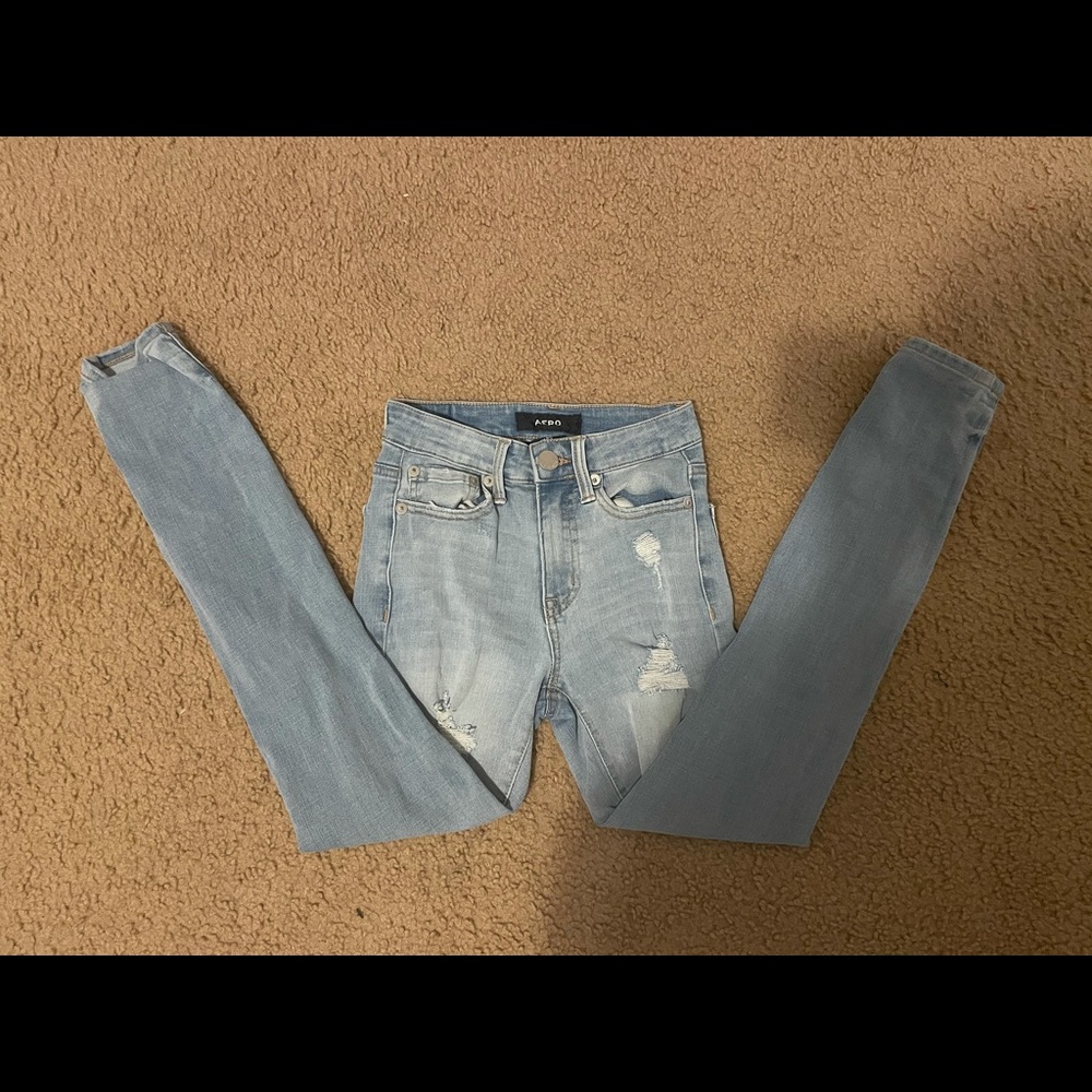 Aeropostale Ripped Skinny Jeans